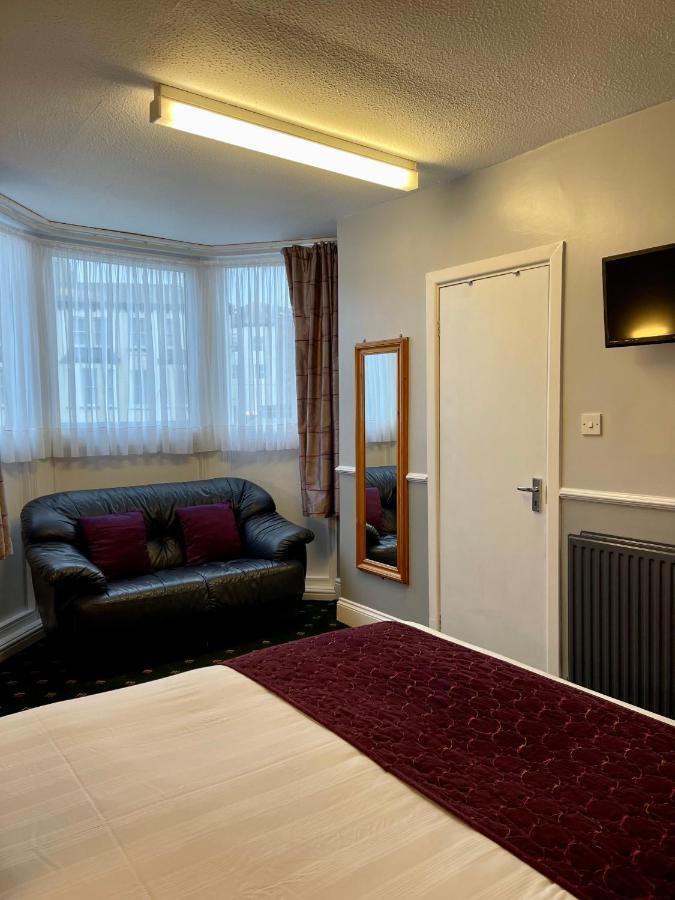 Palm Court B&B 伊尔弗勒科姆 外观 照片