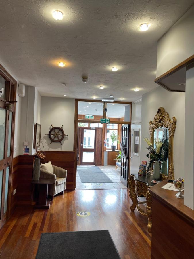 Palm Court B&B 伊尔弗勒科姆 外观 照片