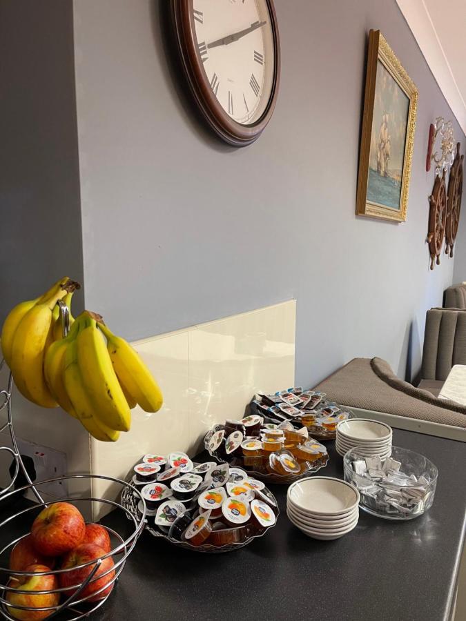 Palm Court B&B 伊尔弗勒科姆 外观 照片