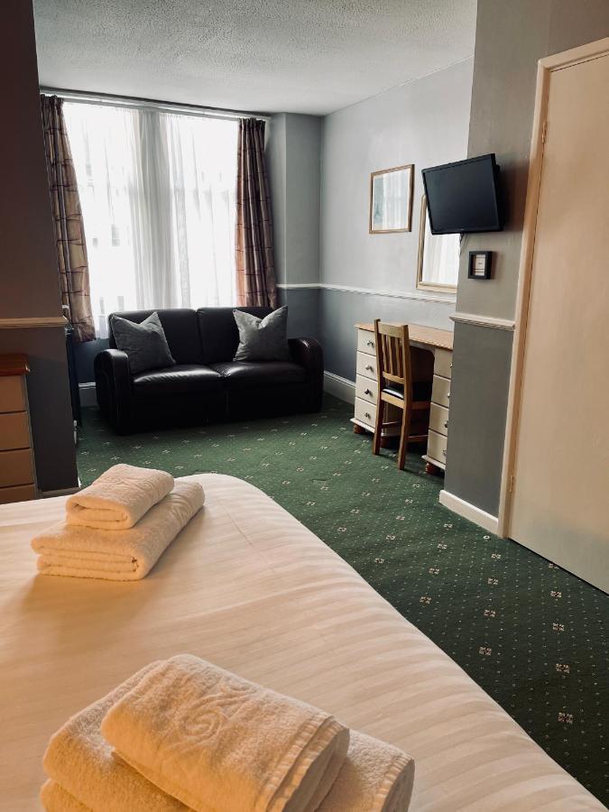 Palm Court B&B 伊尔弗勒科姆 外观 照片