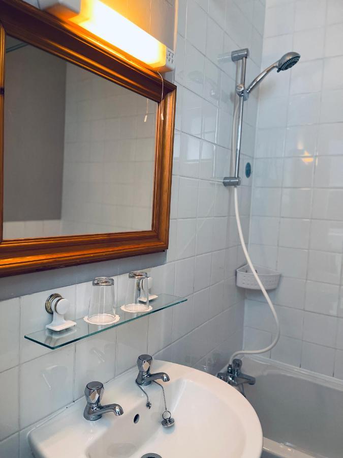 Palm Court B&B 伊尔弗勒科姆 外观 照片